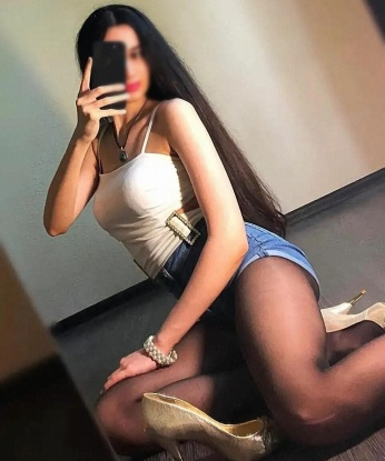 Сексапильная брюнетка приглашает в гости и обещает приятный вечер в компании страсти и наслаждения. Расслабьтесь со мной и забудьте обо всех заботах. 5907, 23 года